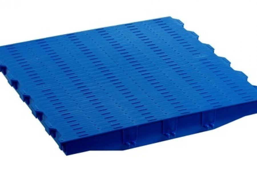solid plastic piglet resting floor
