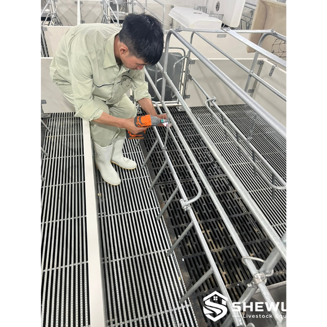 Pig Slatted Floor Support Installation