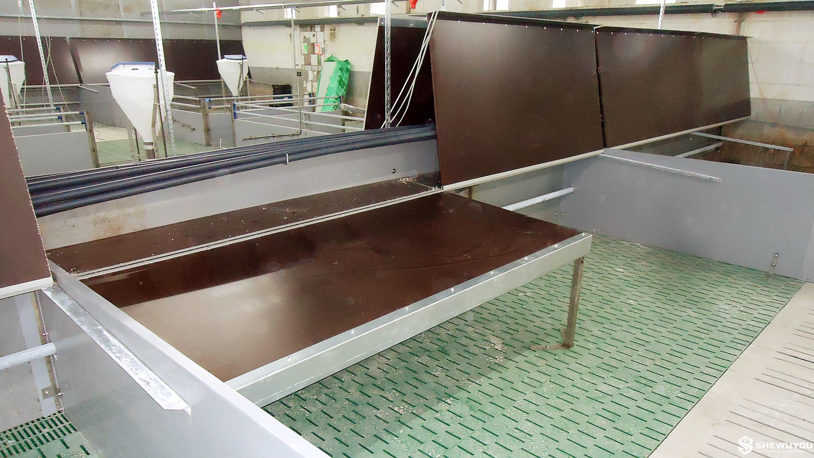 Two-Climate Piglet Nursery Pen System