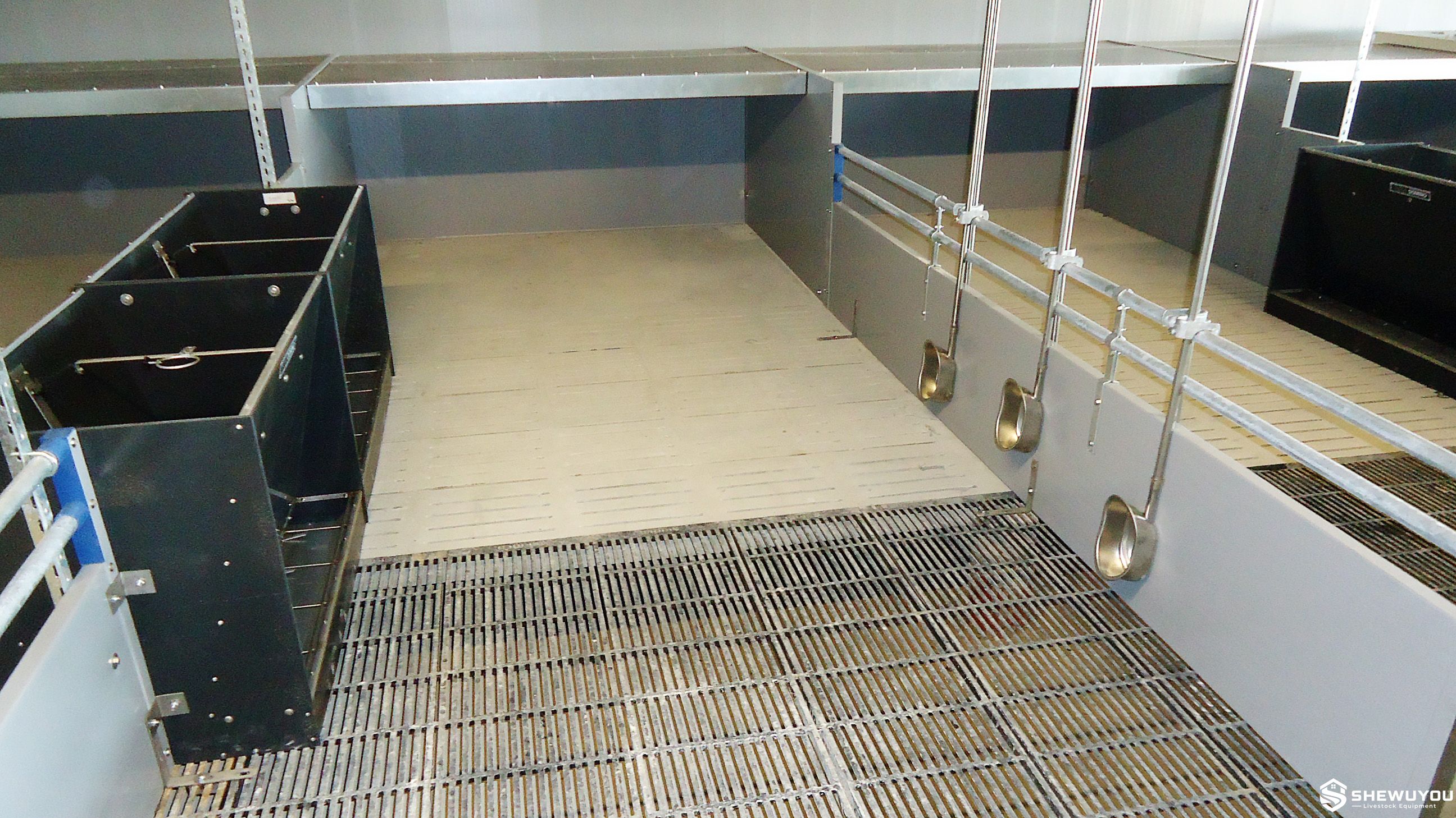 Commercial Weaner Pen with Protected Resting Area