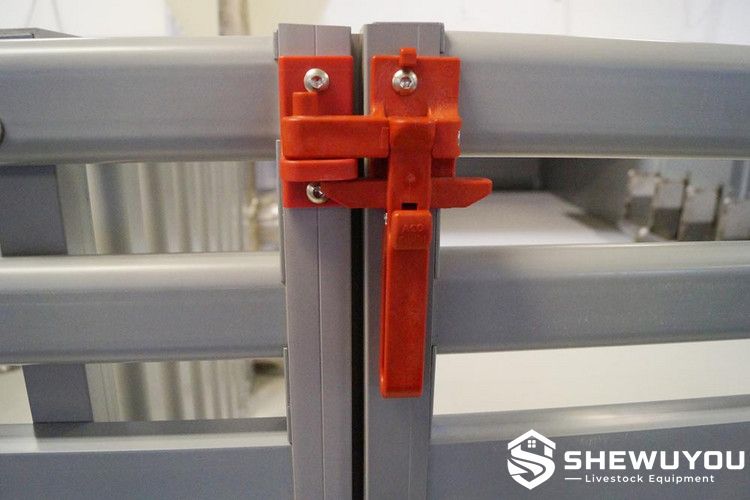 Finisher pig pen gate handle
