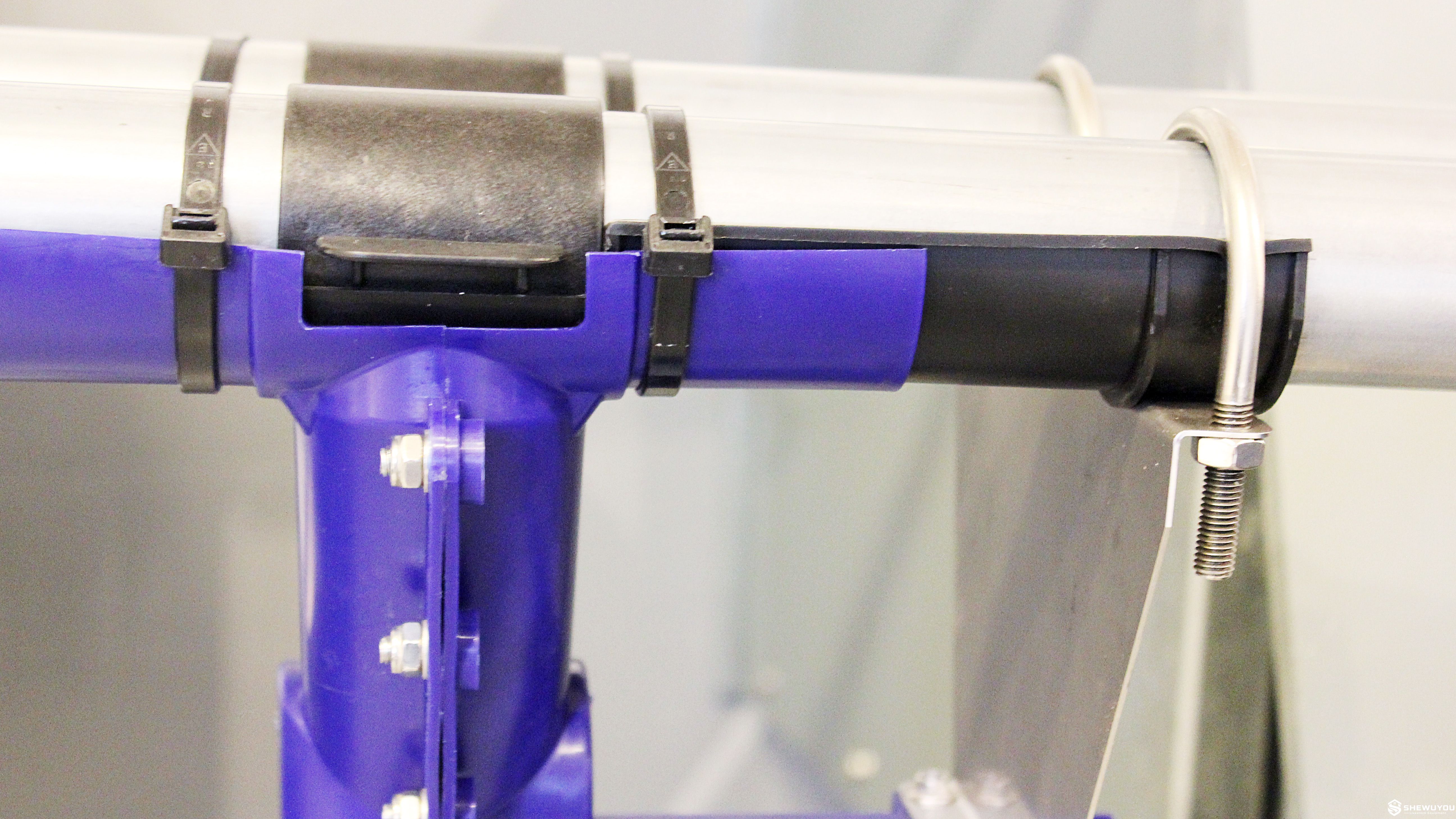 Sow Feed Dispenser Dual Feed Pipe Connection