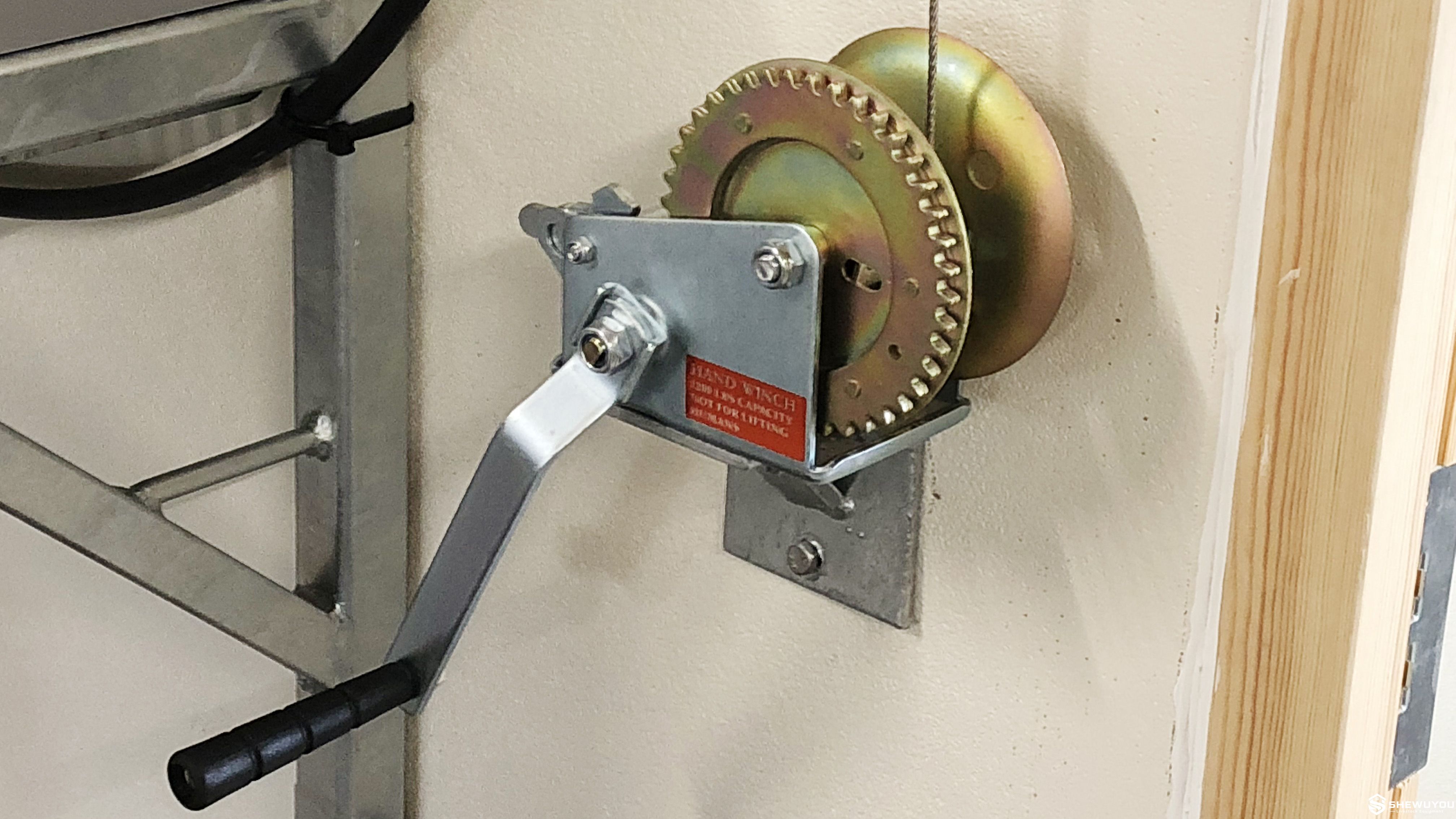Manual Release Winch for Sow Feed Dispenser System