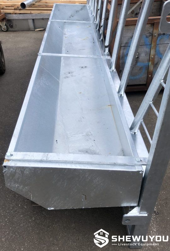 Heavy-Duty Hook-Over Cattle Feed Trough