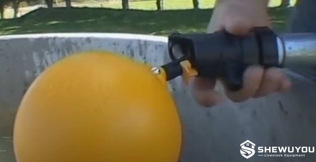 top-mounted low-flow livestock float valve