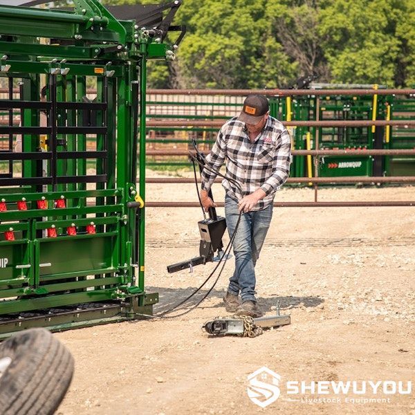 portable cattle handling system wheel and setup mechanism