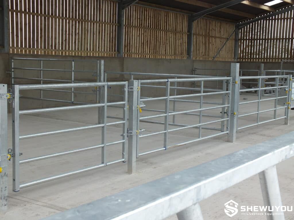galvanized telescopic cattle panels in livestock building