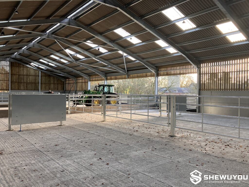 heavy-duty cattle gate and panel housing system