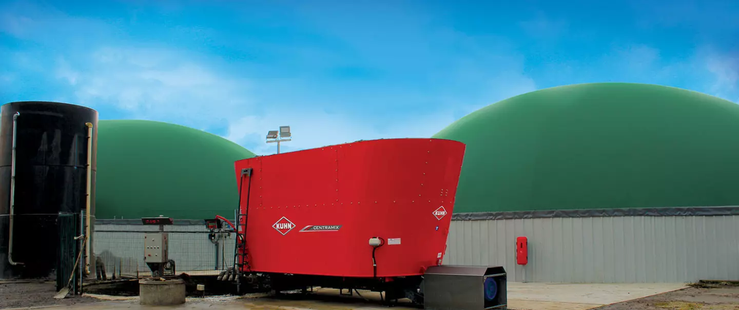 stationary vertical TMR mixer outdoor installation