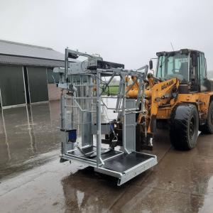 Skid Steer Hoof Trimming Chute - SHEWUYOU Livestock Equipment