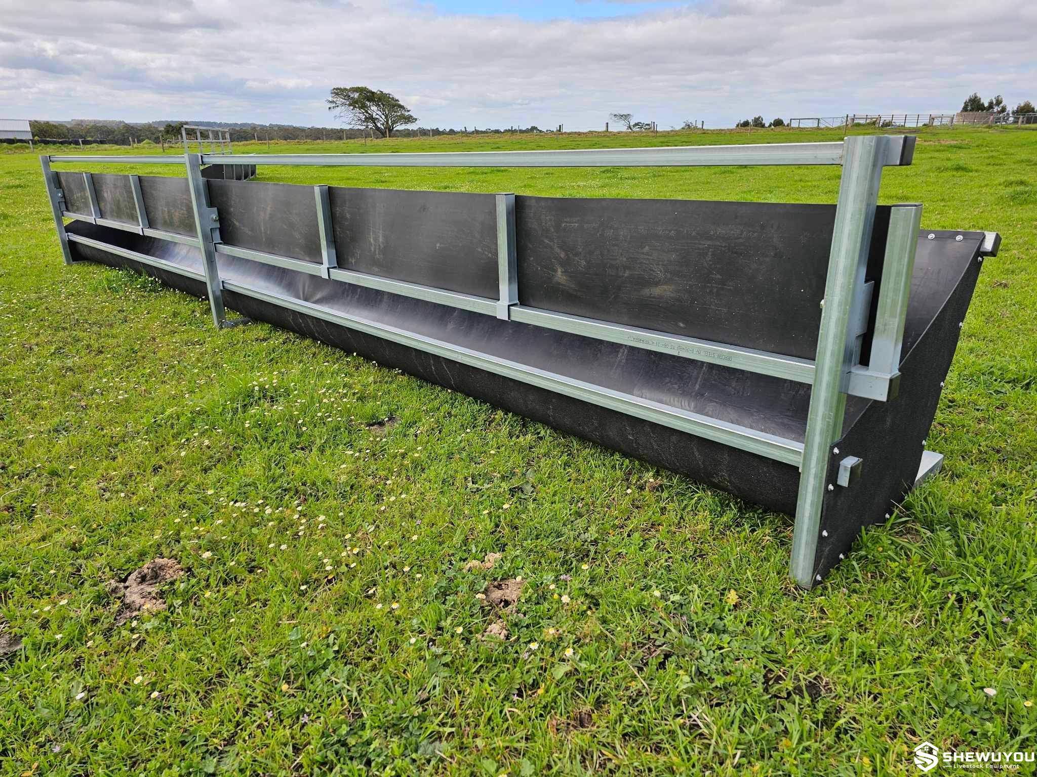 Large capacity sheep feed trough