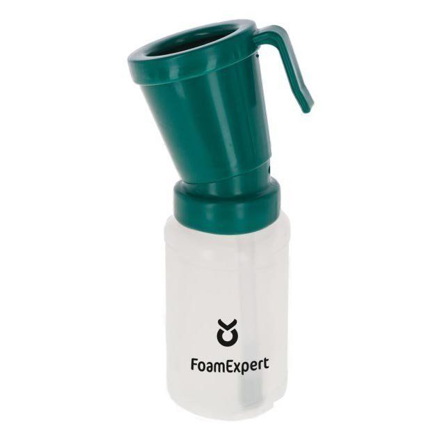 Pre-milking teat foam applicator cup for dairy farm hygiene