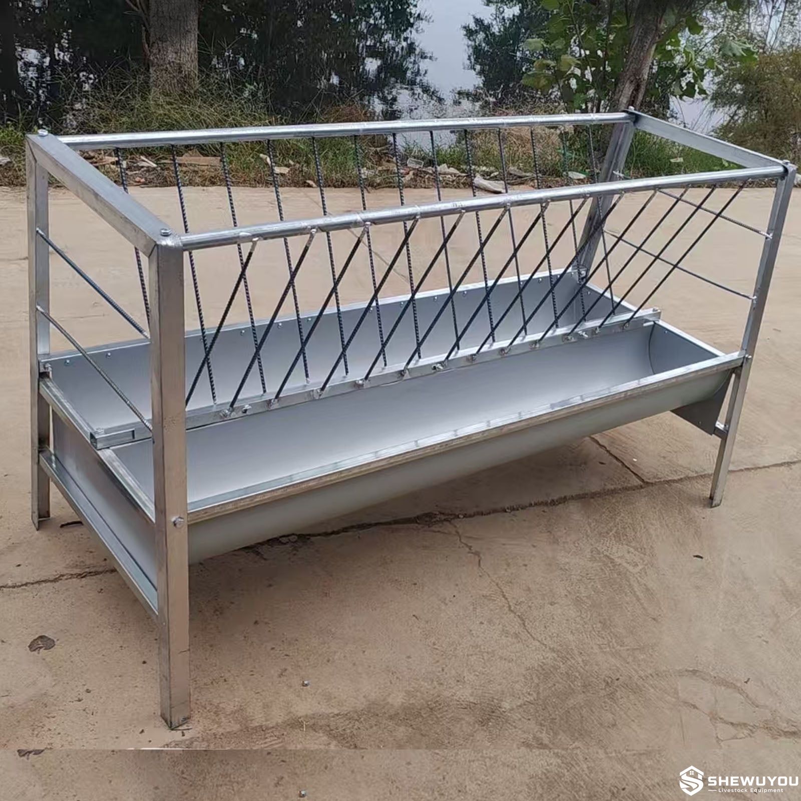 Double sided livestock feeding trough for goats and sheep