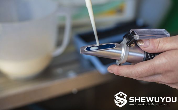 Handheld Brix refractometer for colostrum testing