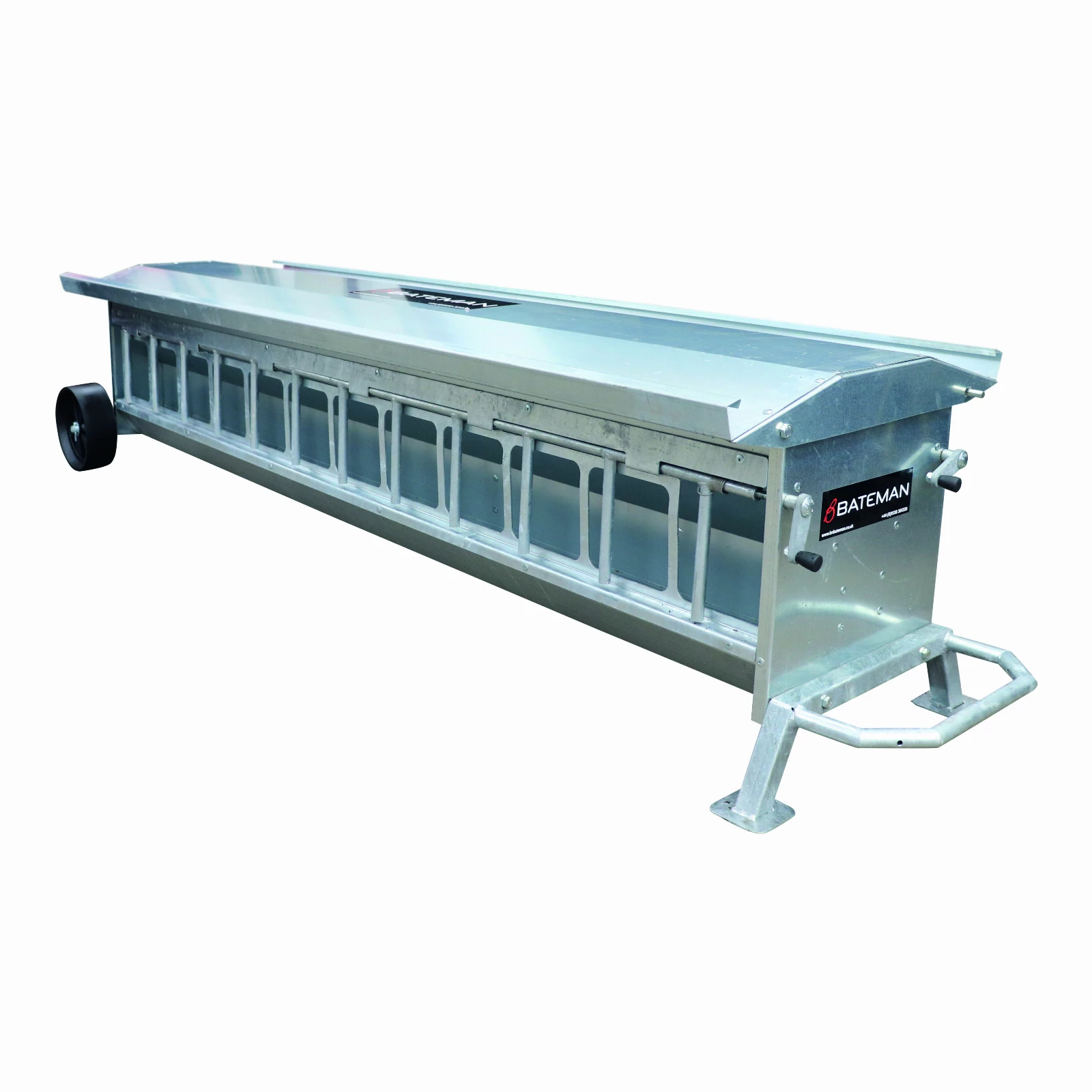 Lamb creep feeder for sheep farm feeding
