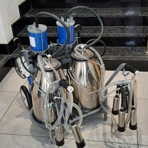 Double Bucket Cow Milking Machine - SHEWUYOU Livestock Equipment