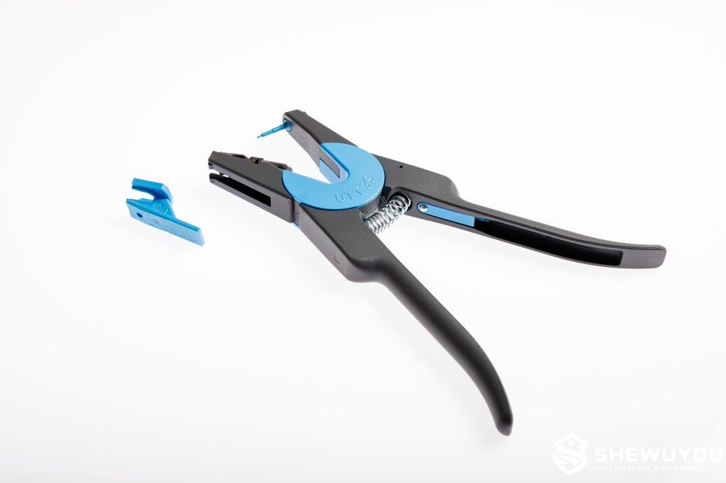 RFID livestock tagging tool kit applicator