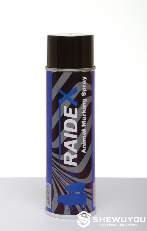 blue cattle marking spray for livestock identification
