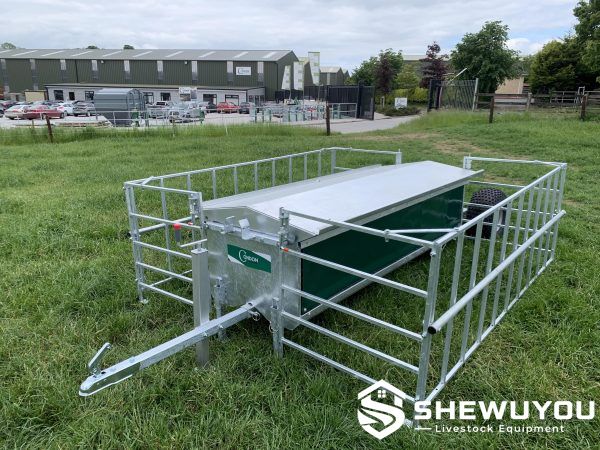 lamb creep feeder gate structure