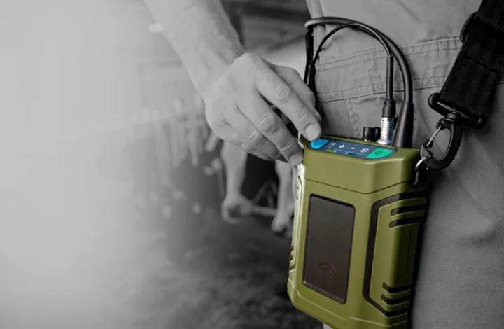 portable bovine veterinary ultrasound scanner in field use