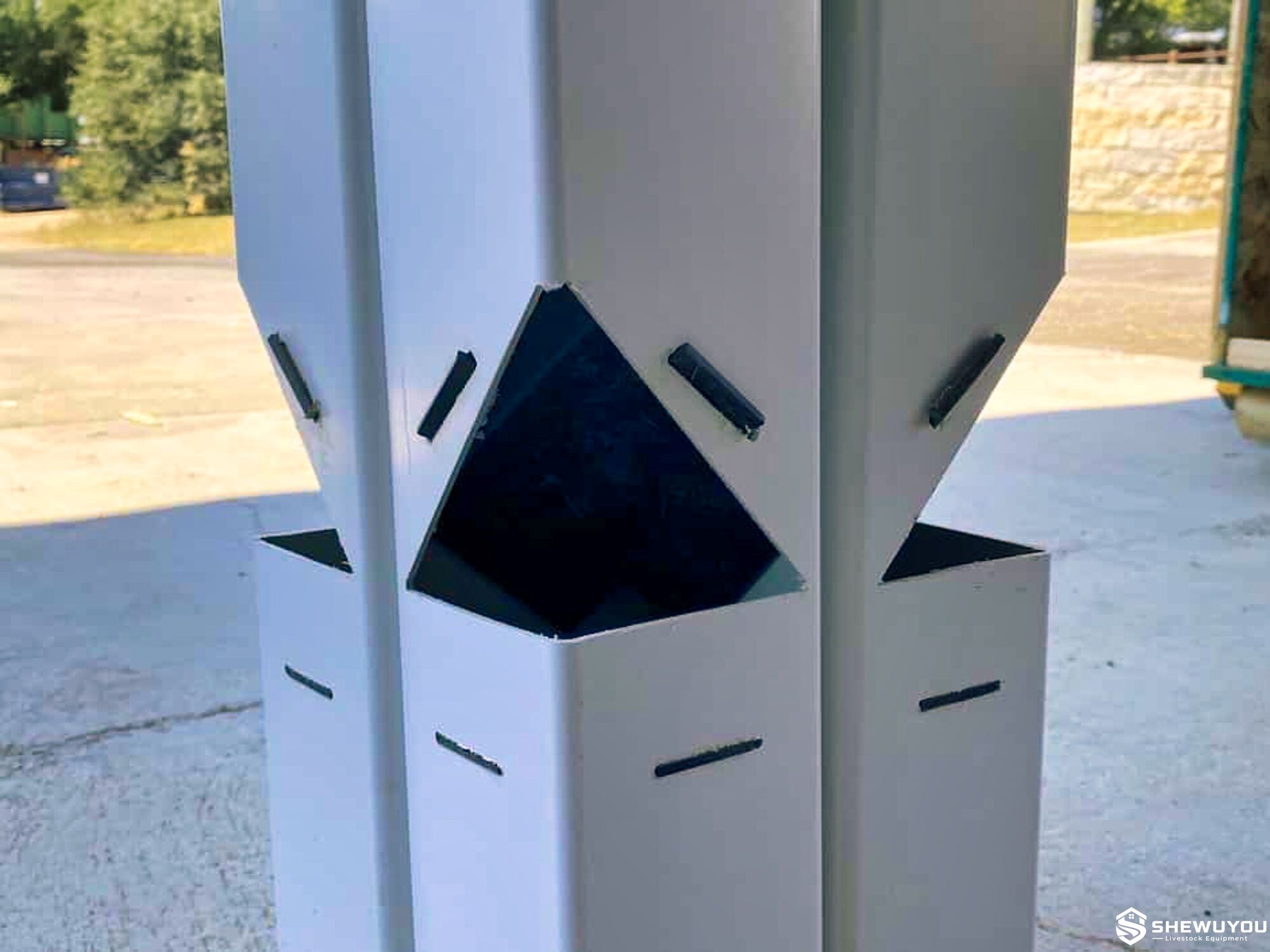 No-Waste Poultry Feeder Controlled Feed Access Design