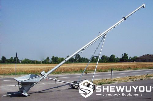 mobile rigid screw feed conveyor with receiving hopper