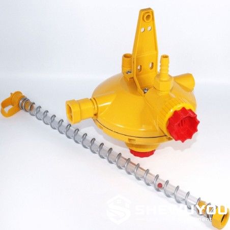 poultry drinking pressure regulator and flushing assembly