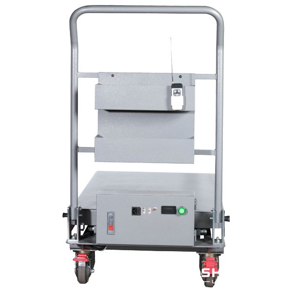 Mobile hydraulic breeder cage inspection lift vehicle
