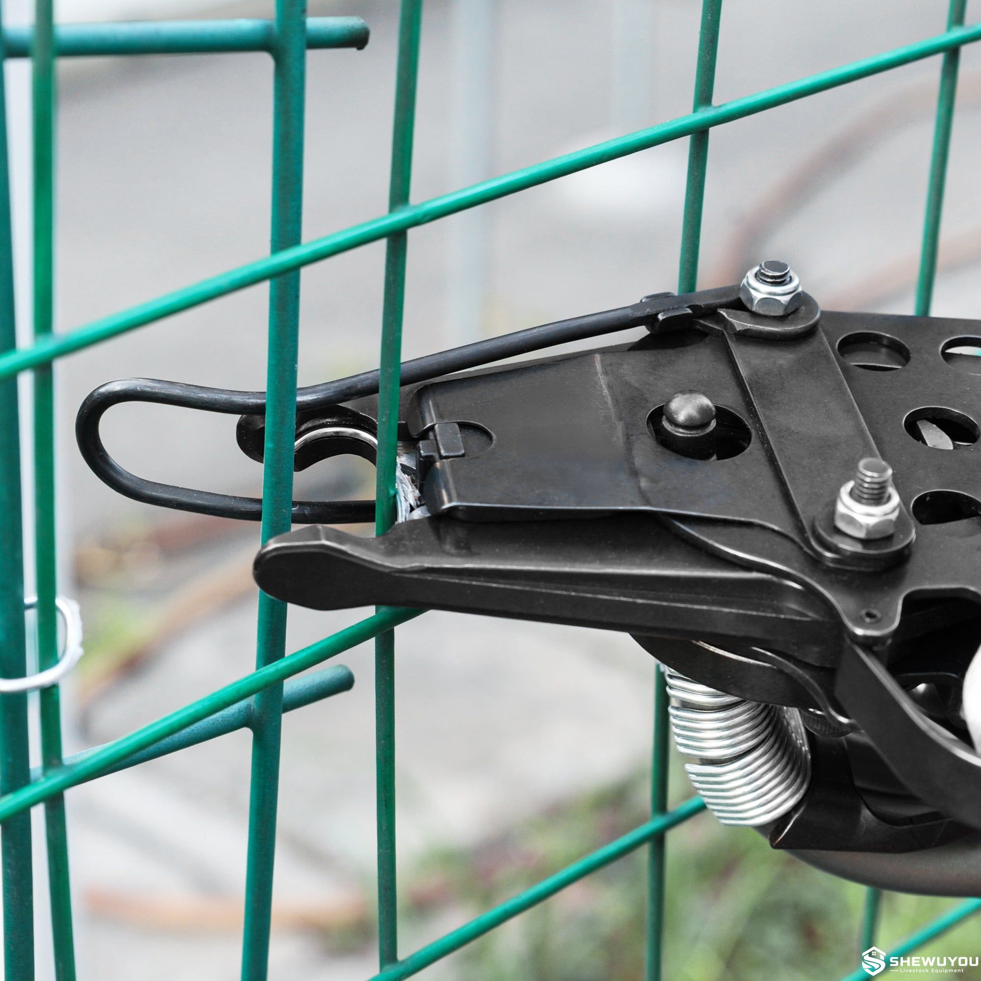 Pneumatic poultry cage ring gun fastening wire mesh