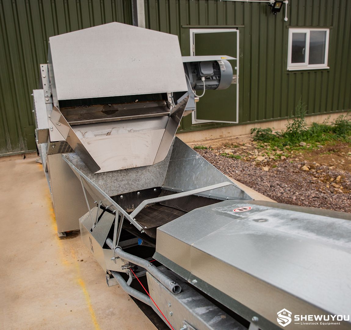 cross manure conveyor discharge equipment for poultry farm