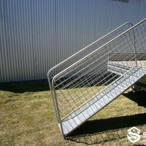 Foldable Sheep Loading Ramp - SHEWUYOU Livestock Equipment