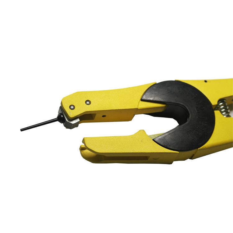 one-piece livestock ear tag pliers