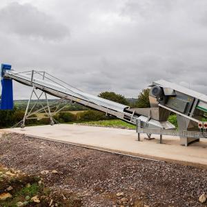 Inclined Manure Booster Conveyor - SHEWUYOU Livestock Equipment